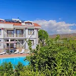 ヴィラ For 14 With Private Pool In Calis, フェティエ