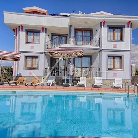 For 14 With Private Pool In Calis,